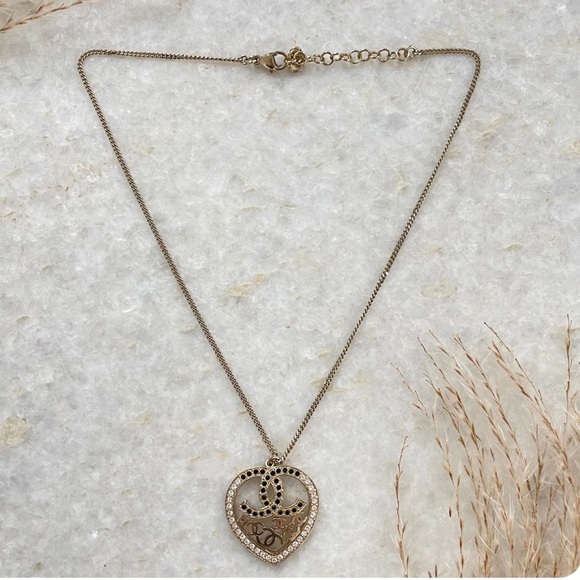 Chanel CC Heart Charm Necklace - Picture 3 of 4